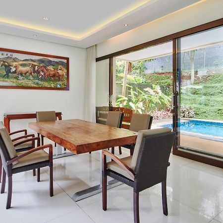 Oyama City View Villa 4 Bedrooms With A Private Swimming Pool Bandung Exterior foto
